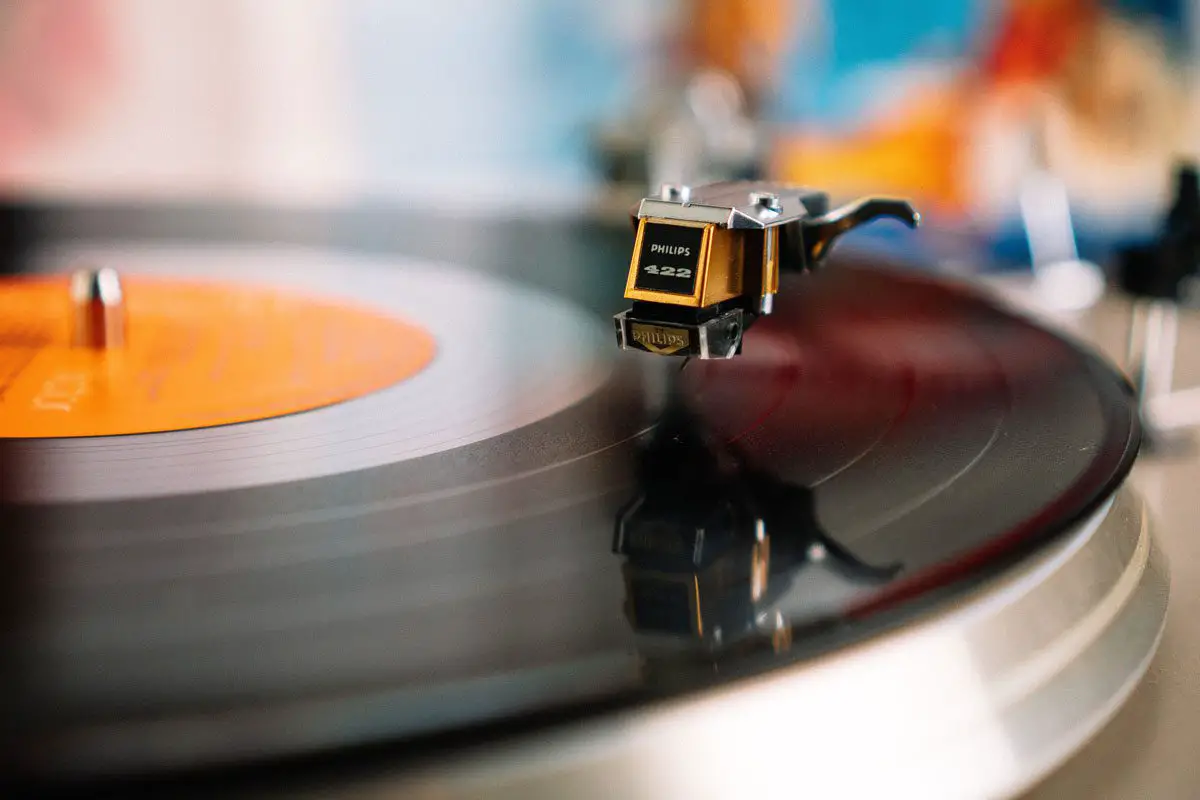 How to Use a Record Player Properly Without Damaging Records - Sound Matters